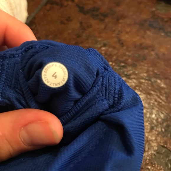 🌸 SOLD🌸Refl. Lululemon Hotty Hot ShortII 2.5” - Picture 3 of 4